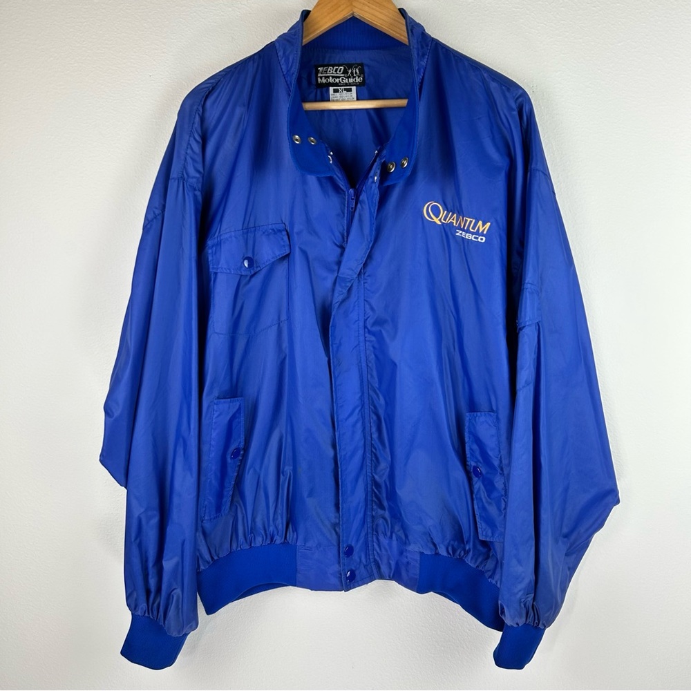 Vtg Zebco Quantum Fishing Men’s Blue Nylon Harrington Windbreaker Jacket Size XL